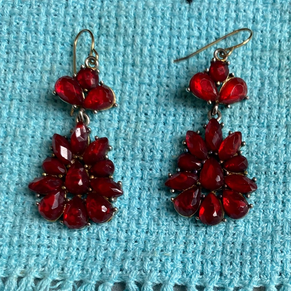 Elegant Red Crystal Drop Earrings - Picture 4 of 8